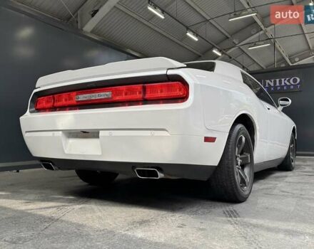 Белый Додж Челенджер, объемом двигателя 3.6 л и пробегом 157 тыс. км за 16500 $, фото 15 на Automoto.ua