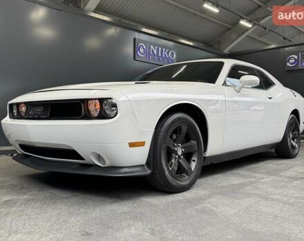 Белый Додж Челенджер, объемом двигателя 3.6 л и пробегом 157 тыс. км за 16500 $, фото 3 на Automoto.ua
