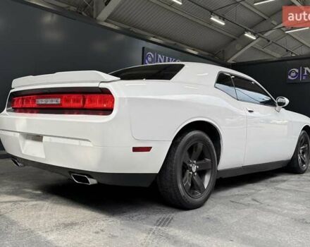 Белый Додж Челенджер, объемом двигателя 3.6 л и пробегом 157 тыс. км за 16500 $, фото 16 на Automoto.ua