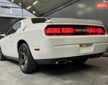 Белый Додж Челенджер, объемом двигателя 3.6 л и пробегом 157 тыс. км за 16500 $, фото 12 на Automoto.ua