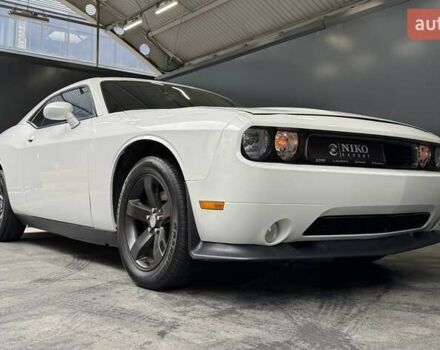 Белый Додж Челенджер, объемом двигателя 3.6 л и пробегом 157 тыс. км за 16500 $, фото 23 на Automoto.ua