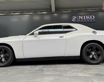 Белый Додж Челенджер, объемом двигателя 3.6 л и пробегом 157 тыс. км за 16500 $, фото 7 на Automoto.ua