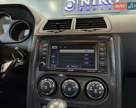 Белый Додж Челенджер, объемом двигателя 3.6 л и пробегом 157 тыс. км за 16500 $, фото 31 на Automoto.ua