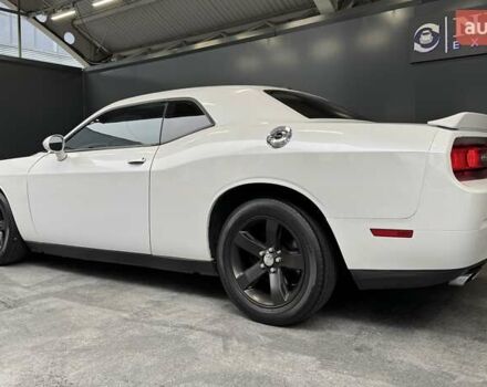 Белый Додж Челенджер, объемом двигателя 3.6 л и пробегом 157 тыс. км за 16500 $, фото 8 на Automoto.ua