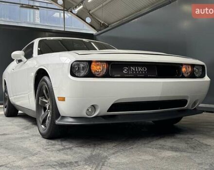 Белый Додж Челенджер, объемом двигателя 3.6 л и пробегом 157 тыс. км за 16500 $, фото 26 на Automoto.ua