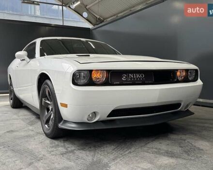Белый Додж Челенджер, объемом двигателя 3.6 л и пробегом 157 тыс. км за 16500 $, фото 25 на Automoto.ua