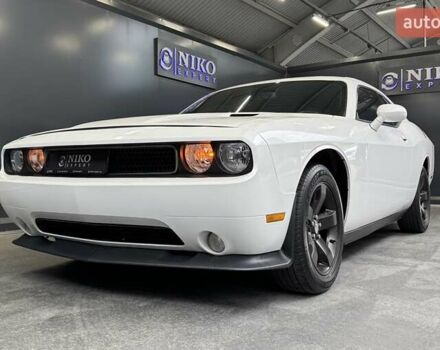 Белый Додж Челенджер, объемом двигателя 3.6 л и пробегом 157 тыс. км за 16500 $, фото 1 на Automoto.ua