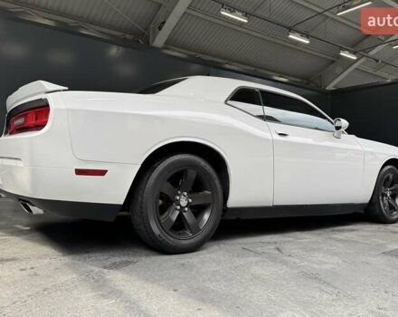 Белый Додж Челенджер, объемом двигателя 3.6 л и пробегом 157 тыс. км за 16500 $, фото 19 на Automoto.ua