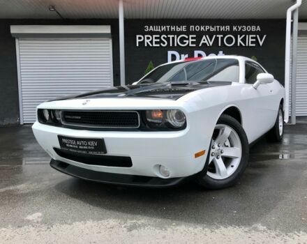 Белый Додж Челенджер, объемом двигателя 3.6 л и пробегом 158 тыс. км за 15900 $, фото 13 на Automoto.ua