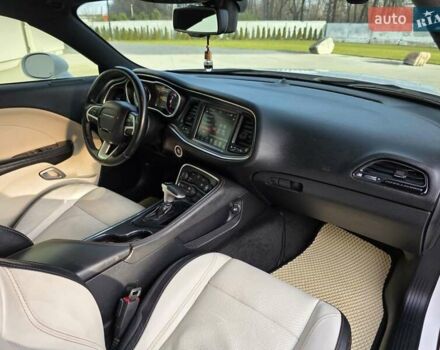 Белый Додж Челенджер, объемом двигателя 3.6 л и пробегом 95 тыс. км за 16500 $, фото 23 на Automoto.ua