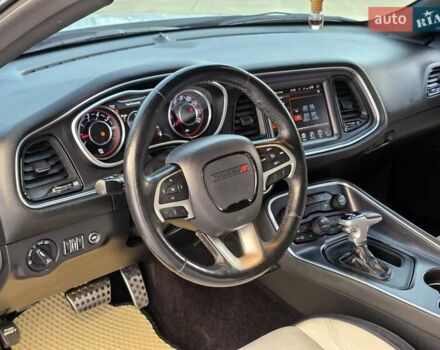 Белый Додж Челенджер, объемом двигателя 3.6 л и пробегом 95 тыс. км за 16500 $, фото 27 на Automoto.ua