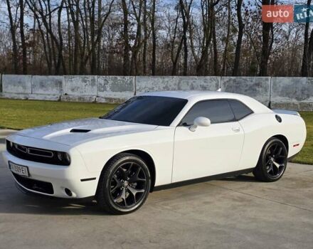Белый Додж Челенджер, объемом двигателя 3.6 л и пробегом 95 тыс. км за 16500 $, фото 9 на Automoto.ua