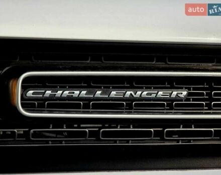 Белый Додж Челенджер, объемом двигателя 3.6 л и пробегом 95 тыс. км за 16500 $, фото 8 на Automoto.ua