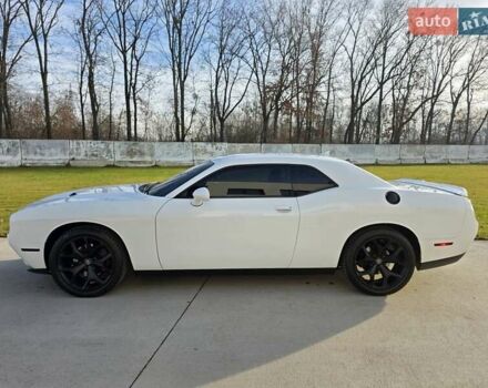 Белый Додж Челенджер, объемом двигателя 3.6 л и пробегом 95 тыс. км за 16500 $, фото 14 на Automoto.ua