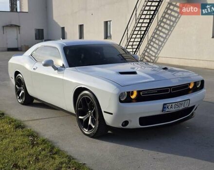 Белый Додж Челенджер, объемом двигателя 3.6 л и пробегом 95 тыс. км за 16500 $, фото 15 на Automoto.ua