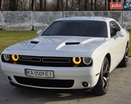 Белый Додж Челенджер, объемом двигателя 3.6 л и пробегом 95 тыс. км за 16500 $, фото 10 на Automoto.ua
