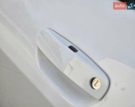 Белый Додж Челенджер, объемом двигателя 3.6 л и пробегом 95 тыс. км за 16500 $, фото 24 на Automoto.ua