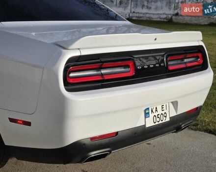 Белый Додж Челенджер, объемом двигателя 3.6 л и пробегом 95 тыс. км за 16500 $, фото 13 на Automoto.ua