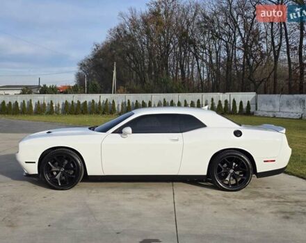 Белый Додж Челенджер, объемом двигателя 3.6 л и пробегом 95 тыс. км за 16500 $, фото 6 на Automoto.ua