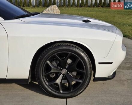 Белый Додж Челенджер, объемом двигателя 3.6 л и пробегом 95 тыс. км за 16500 $, фото 3 на Automoto.ua