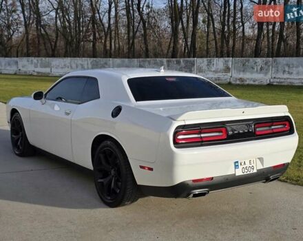 Белый Додж Челенджер, объемом двигателя 3.6 л и пробегом 95 тыс. км за 16500 $, фото 18 на Automoto.ua