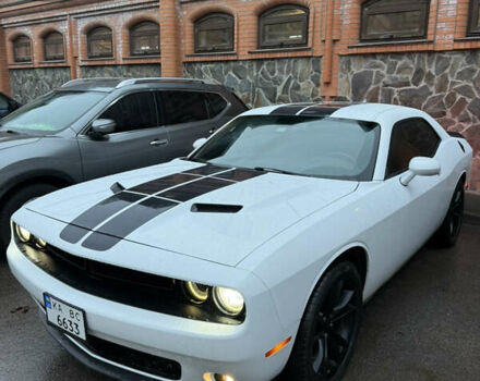 Белый Додж Челенджер, объемом двигателя 3.6 л и пробегом 160 тыс. км за 18000 $, фото 5 на Automoto.ua