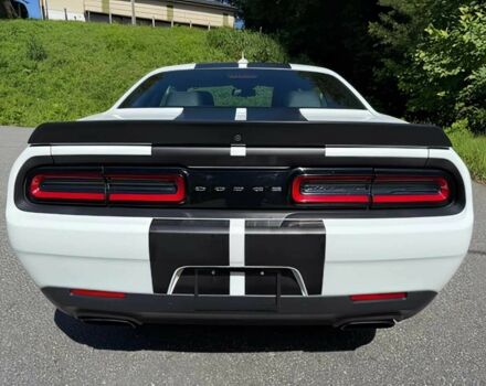 Білий Додж Challenger, об'ємом двигуна 6.2 л та пробігом 70 тис. км за 12800 $, фото 5 на Automoto.ua