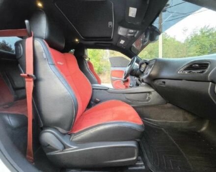 Белый Додж Челенджер, объемом двигателя 6.2 л и пробегом 79 тыс. км за 12000 $, фото 9 на Automoto.ua