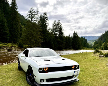 Белый Додж Челенджер, объемом двигателя 3.6 л и пробегом 72 тыс. км за 23000 $, фото 23 на Automoto.ua