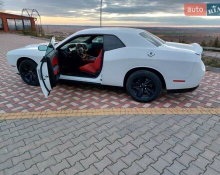 Белый Додж Челенджер, объемом двигателя 3.6 л и пробегом 124 тыс. км за 18200 $, фото 13 на Automoto.ua
