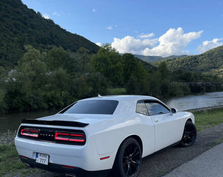 Белый Додж Челенджер, объемом двигателя 3.6 л и пробегом 72 тыс. км за 23000 $, фото 25 на Automoto.ua