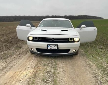 Белый Додж Челенджер, объемом двигателя 3.6 л и пробегом 109 тыс. км за 19000 $, фото 2 на Automoto.ua