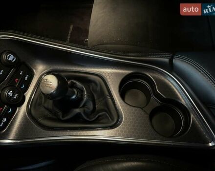 Белый Додж Челенджер, объемом двигателя 6.4 л и пробегом 92 тыс. км за 28300 $, фото 49 на Automoto.ua