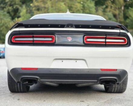 Белый Додж Челенджер, объемом двигателя 6.2 л и пробегом 75 тыс. км за 9500 $, фото 5 на Automoto.ua