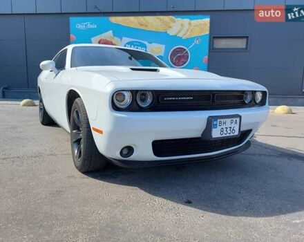 Белый Додж Челенджер, объемом двигателя 3.6 л и пробегом 124 тыс. км за 18200 $, фото 9 на Automoto.ua