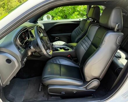 Білий Додж Challenger, об'ємом двигуна 6.2 л та пробігом 70 тис. км за 12800 $, фото 7 на Automoto.ua