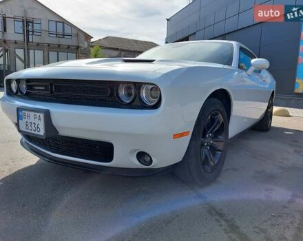 Белый Додж Челенджер, объемом двигателя 3.6 л и пробегом 124 тыс. км за 18200 $, фото 7 на Automoto.ua