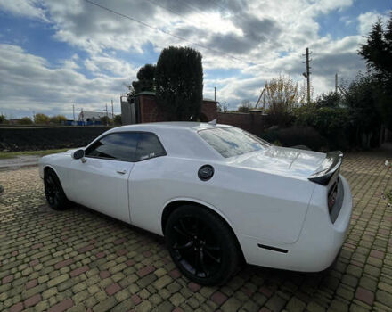 Белый Додж Челенджер, объемом двигателя 3.6 л и пробегом 72 тыс. км за 23000 $, фото 4 на Automoto.ua