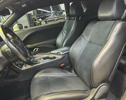 Белый Додж Челенджер, объемом двигателя 3.6 л и пробегом 194 тыс. км за 17600 $, фото 13 на Automoto.ua