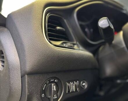 Белый Додж Челенджер, объемом двигателя 3.6 л и пробегом 194 тыс. км за 17600 $, фото 23 на Automoto.ua