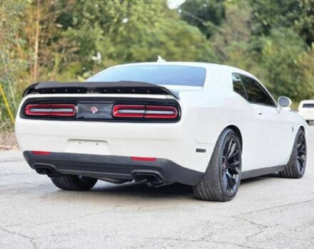 Белый Додж Челенджер, объемом двигателя 6.2 л и пробегом 75 тыс. км за 9500 $, фото 6 на Automoto.ua