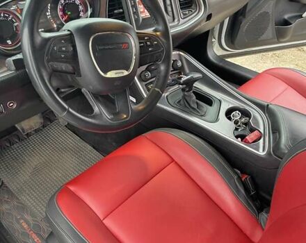 Белый Додж Челенджер, объемом двигателя 3.6 л и пробегом 109 тыс. км за 19000 $, фото 10 на Automoto.ua