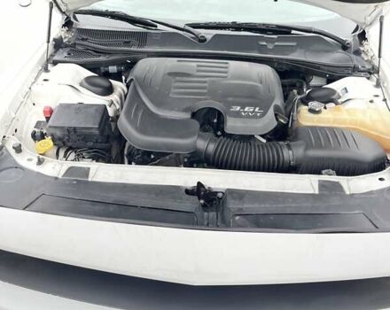 Белый Додж Челенджер, объемом двигателя 3.6 л и пробегом 109 тыс. км за 19000 $, фото 6 на Automoto.ua