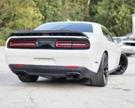 Белый Додж Челенджер, объемом двигателя 6.2 л и пробегом 79 тыс. км за 12000 $, фото 6 на Automoto.ua