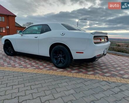 Белый Додж Челенджер, объемом двигателя 3.6 л и пробегом 124 тыс. км за 18200 $, фото 14 на Automoto.ua