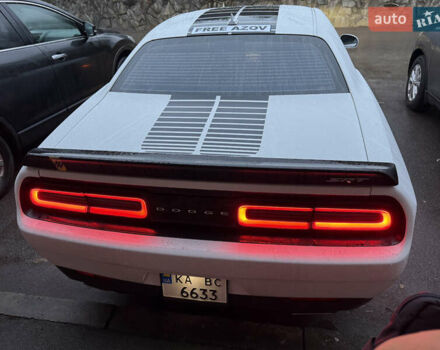 Белый Додж Челенджер, объемом двигателя 3.6 л и пробегом 160 тыс. км за 18000 $, фото 6 на Automoto.ua