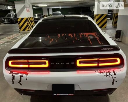 Белый Додж Челенджер, объемом двигателя 6.4 л и пробегом 92 тыс. км за 28300 $, фото 10 на Automoto.ua