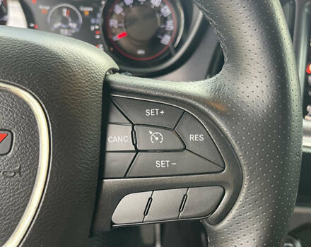 Белый Додж Челенджер, объемом двигателя 3.6 л и пробегом 72 тыс. км за 23000 $, фото 13 на Automoto.ua