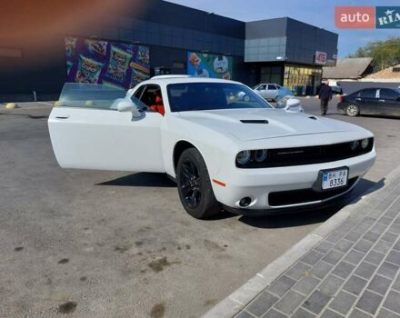 Белый Додж Челенджер, объемом двигателя 3.6 л и пробегом 124 тыс. км за 18200 $, фото 3 на Automoto.ua
