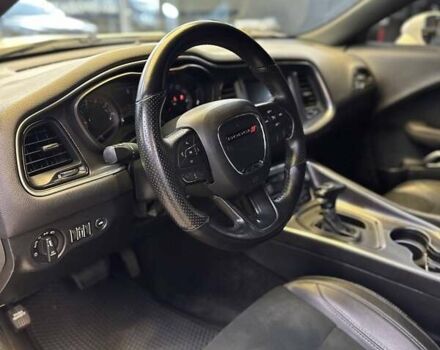 Белый Додж Челенджер, объемом двигателя 3.6 л и пробегом 194 тыс. км за 17600 $, фото 22 на Automoto.ua